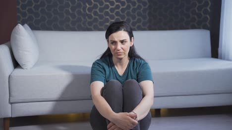 mujer con problemas psicológicos.