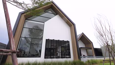 s์tyish y elegancia casa de la piscina de estilo nórdico