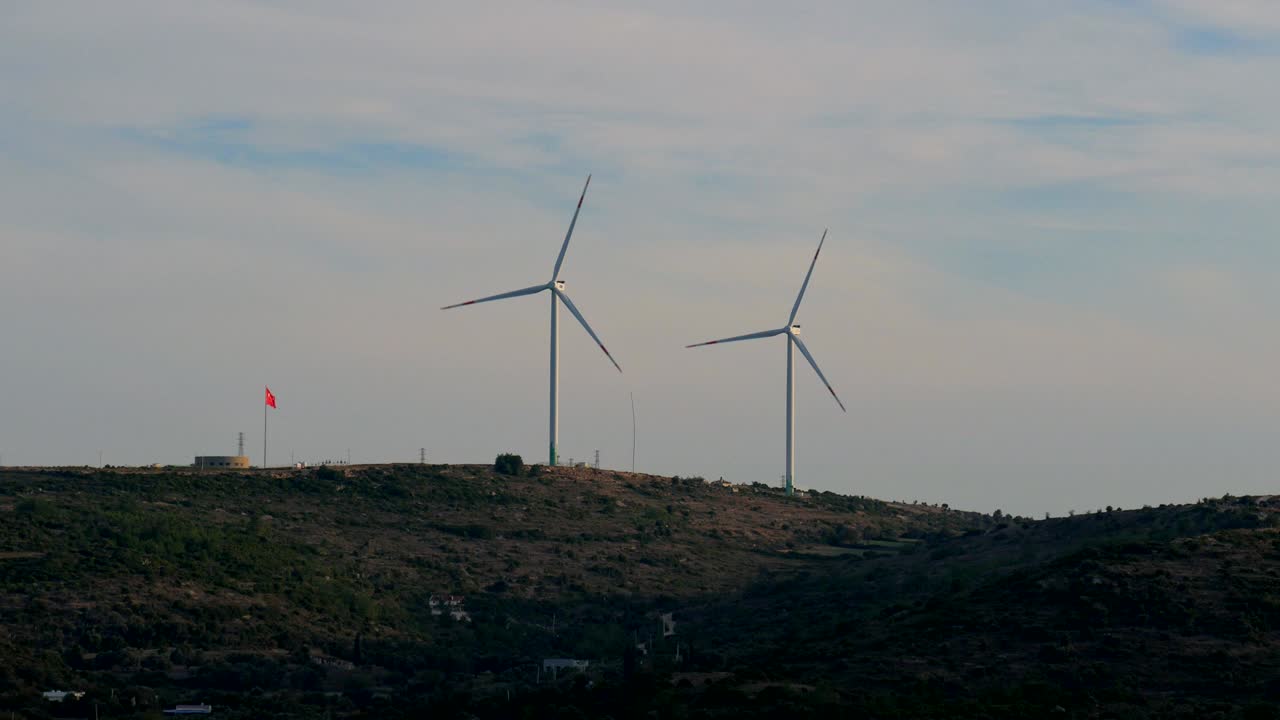 터키의 세세메 성에서 볼 수 있는 도시 풍경