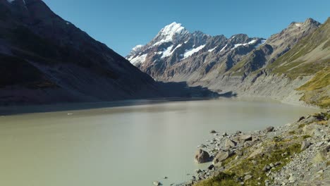 la montaña más alta de nueva zelanda, el monte cook, en un día soleado