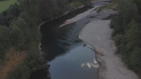 Vista-Aérea-De-La-Cuenca-Del-Río-En-Snoqualmie,-Washington