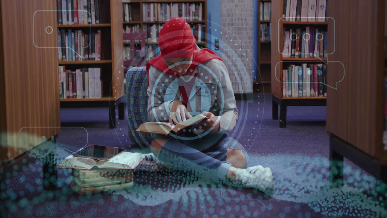 히자브를 입은 두 인종의 여성 학생에 대한 텍스트와 데이터의 애니메이션 읽기 책