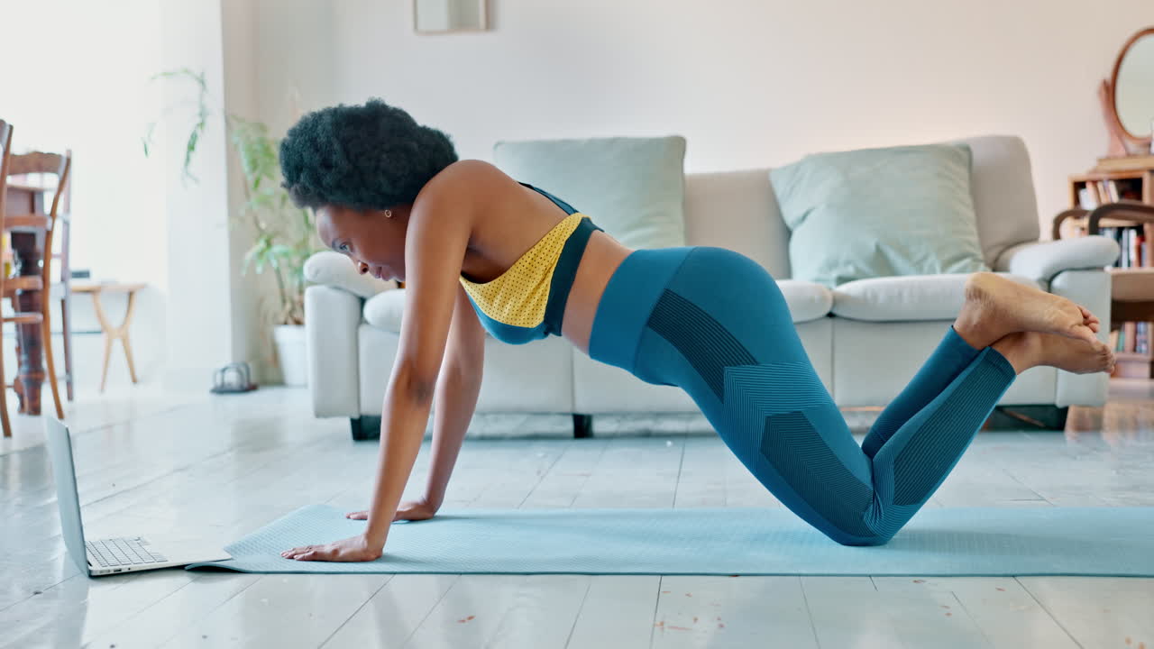 Black woman, home tutorial workout