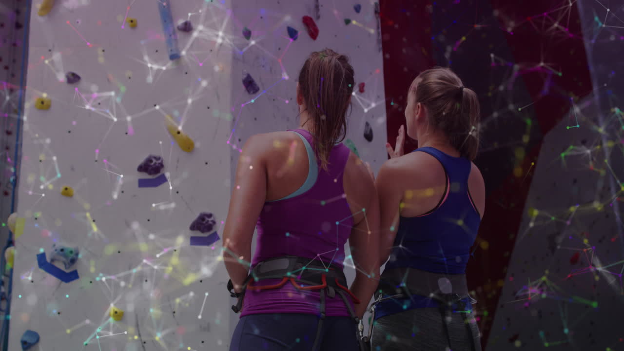 벽을 오르는 백인 여성에 대한 데이터 처리의 애니메이션