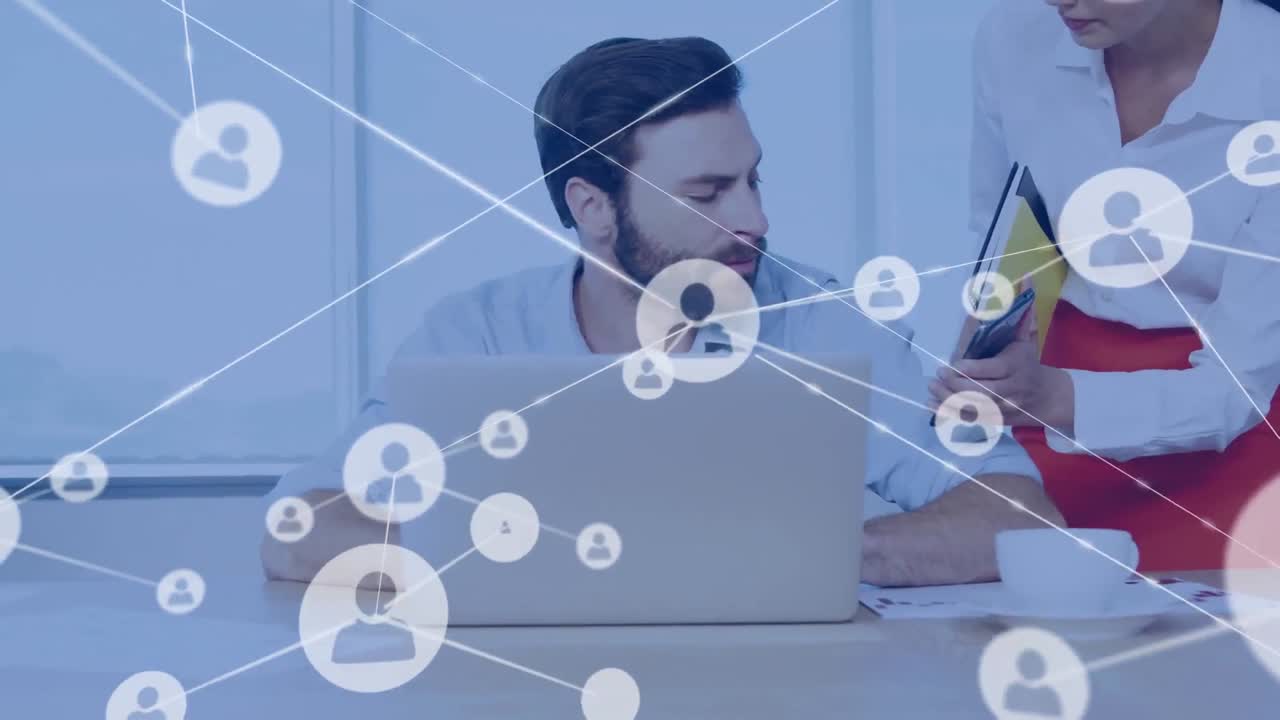 red de iconos de conexión contra las personas que trabajan en la oficina