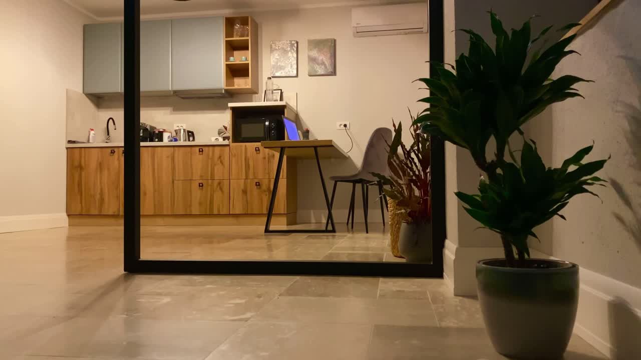 espacio de vida acogedor que se puede usar para estudiar o trabajar como nómada digital