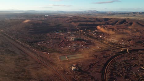 Vista-Aérea-De-La-Industria-Minera-Del-Hierro-En-Australia-Occidental.