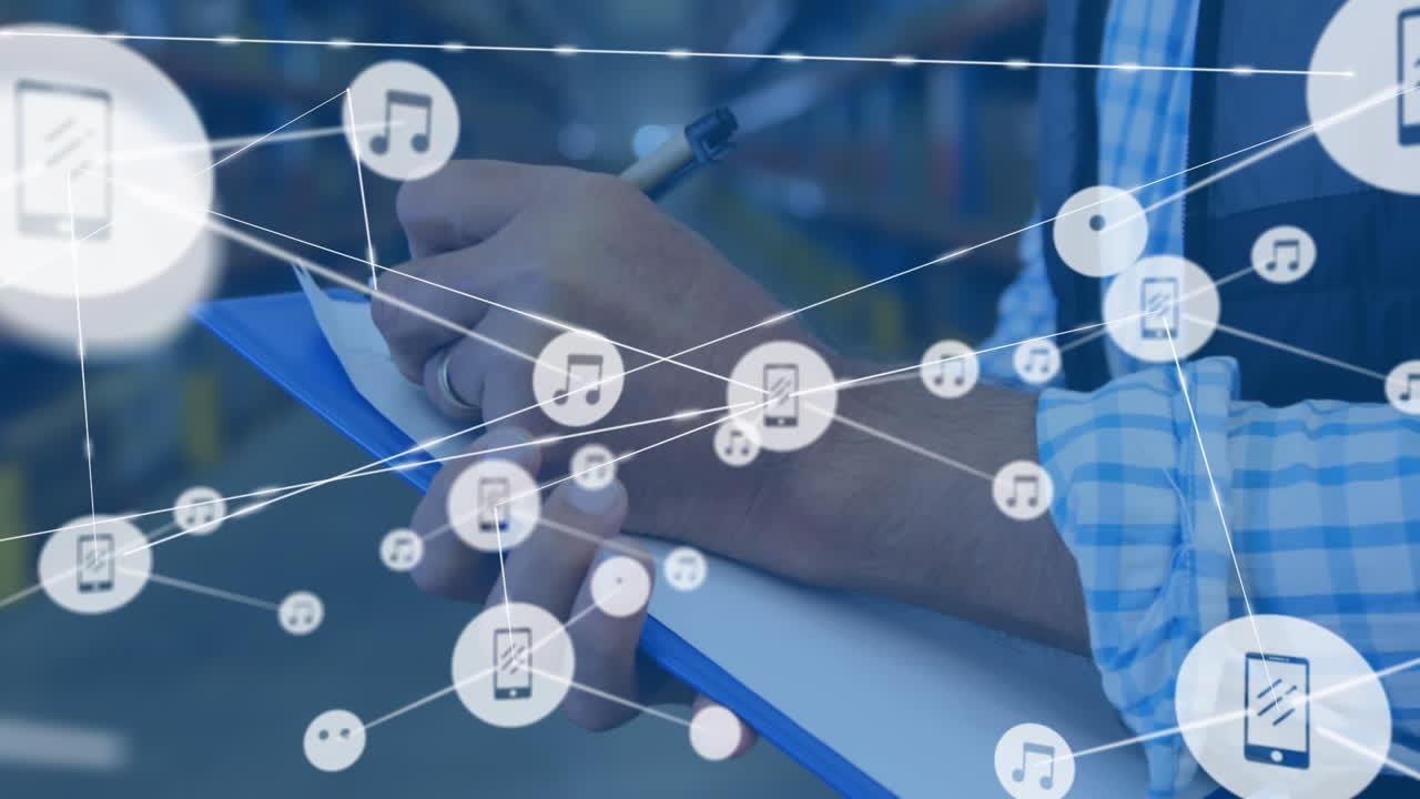 창고의 클립보드에 글을 쓰는 사람 위의 아이콘으로 연결 네트워크의 애니메이션