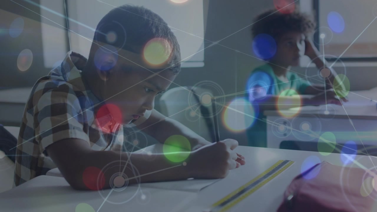 Animation d'un réseau de connexions et de points lumineux au-dessus d'écoliers diversifiés