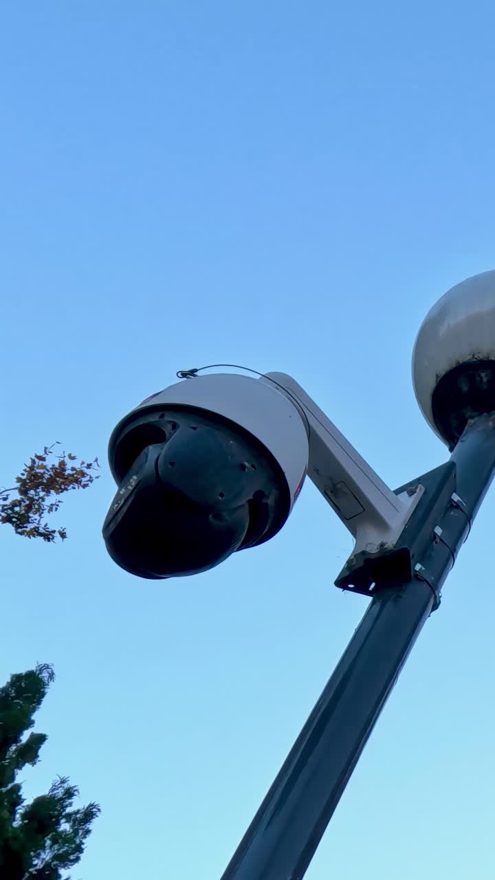 Torre dell'orologio e telecamera di sicurezza a Melbourne