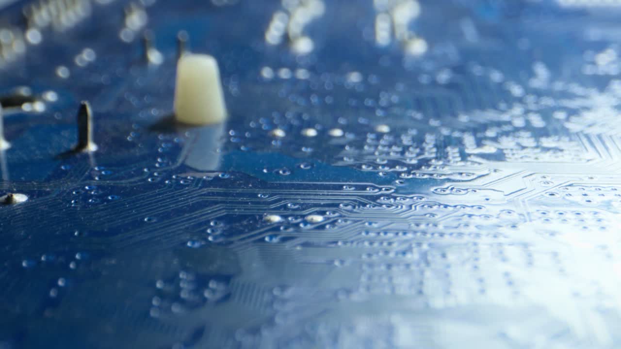 메인보드 클로즈업  카메라가 더 가까이 다가오고 있습니다.