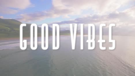 animación de las palabras buenas vibraciones escritas en letras amarillas sobre la tranquila vista del mar costero