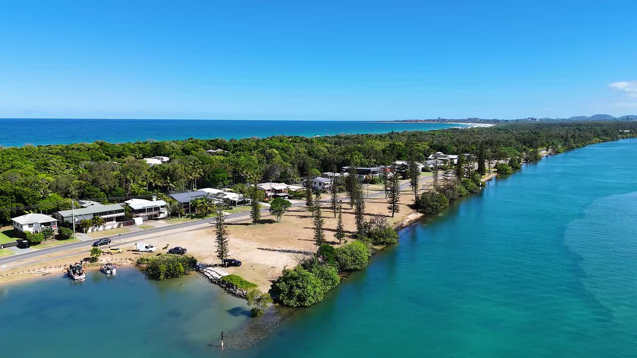 트위드 강과 그 주변을 보여주는 공중 영상