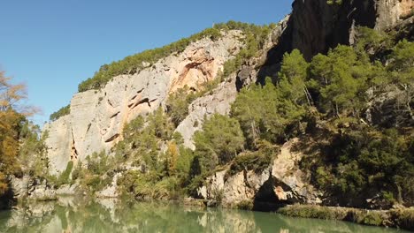 Rio-Mijares,-Vista-Relajante,-Castellón