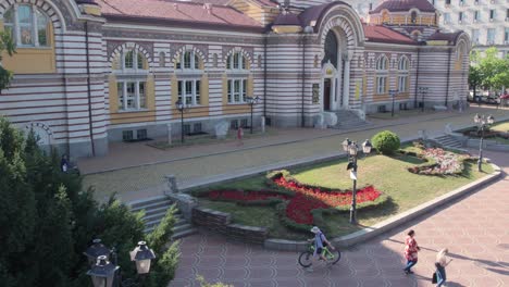 Sofia-Central-Mineral-Baths-exterior-facade-with-tourists-walking-by,-tilt-up