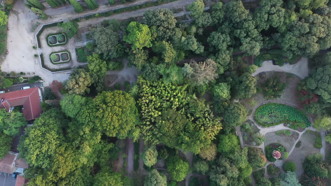 fotografía aérea de arriba sobre el jardín botánico de montpellier puesta de sol naturaleza francia