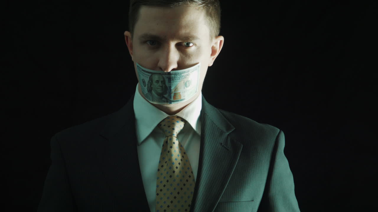 The Politics In a Suit Closes Mouth