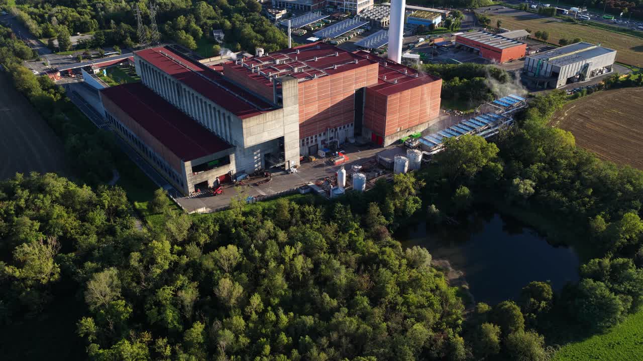 waste to energy plant, electrical and thermal energy. produce electricity and district heating. in the area of Milan, Italy