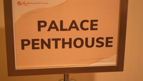 cartel del ático del palacio tablero de señales