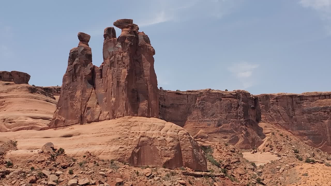 Le Tre Pettegole, formazioni rocciose in arenaria Entrada nel Parco Nazionale degli Arches, Utah, USA, Panorama