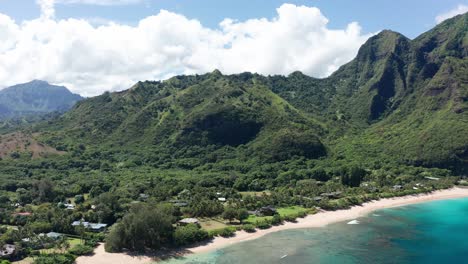 Toma-Aérea-Panorámica-Inversa-De-La-Prístina-Playa-De-Haena-En-La-Isla-De-Kaua&#39;i-En-Hawai&#39;i.