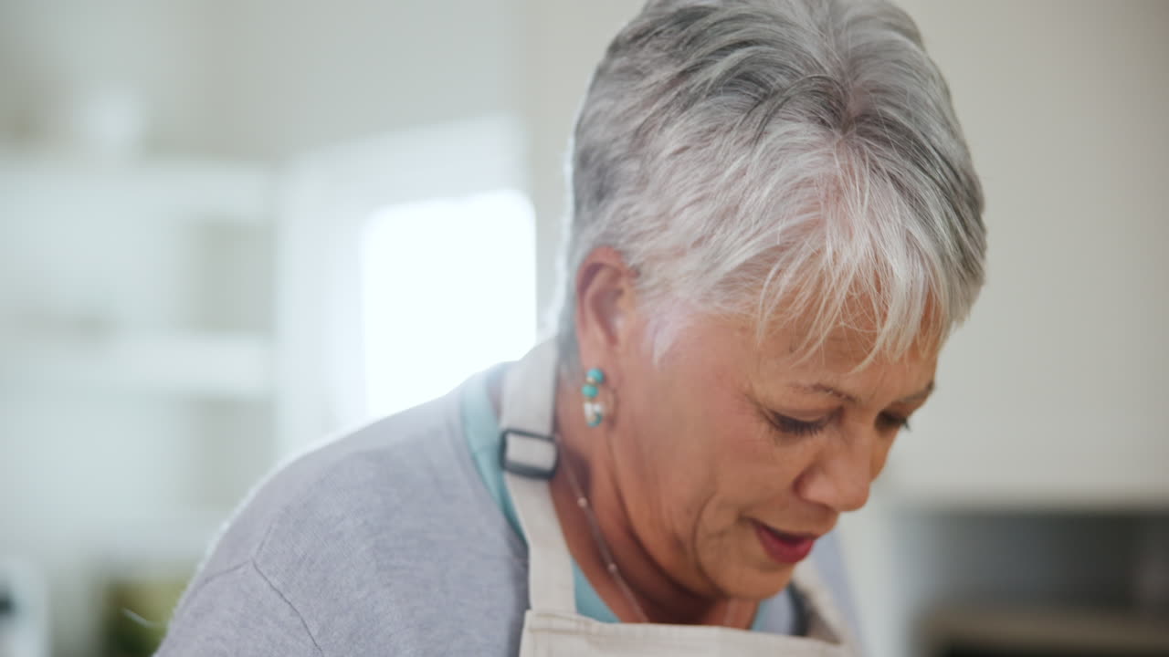 мама, дочь и воссоединение с объятием