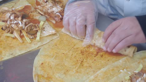 preparing turkish doner/shawarma