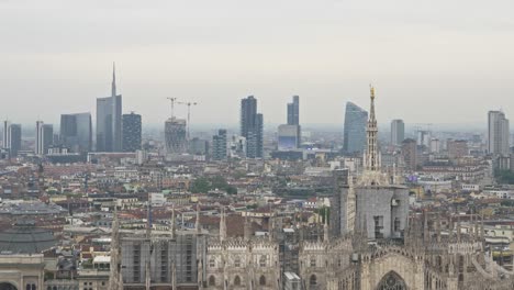 horizonte de milán. italia. rascacielos