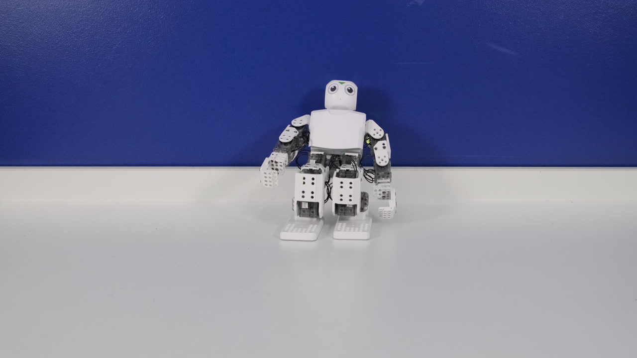 robot educativo blanco