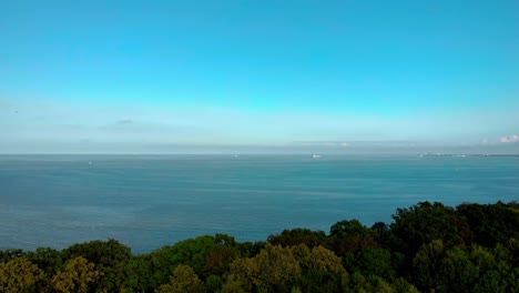 vista al mar desde arriba