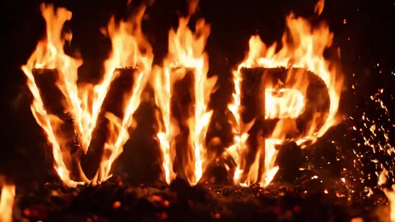 Fængslende flammer danner de fede 'VIP'-bogstaver i et fascinerende ildshow, der fremkalder en følelse af luksus og eksklusivitet midt i ildens dans.