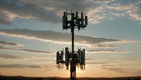 silueta aérea de la torre de telefonía celular