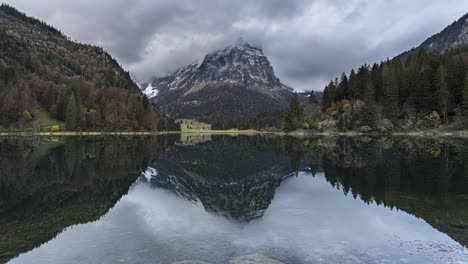 Beautiful-Timelapse-At-The-Lake-Obersee-In-Switzerland,-Kanton-Glarus