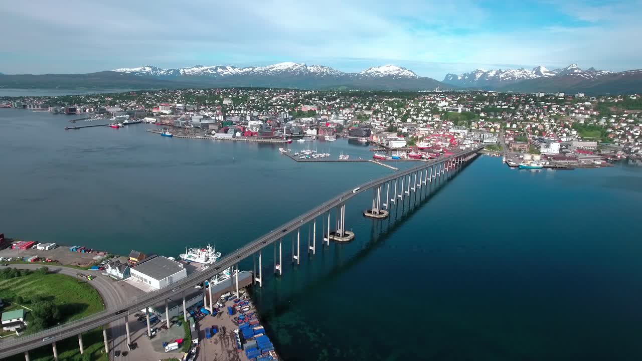 puente de la ciudad de tromsø, noruega imágenes aéreas