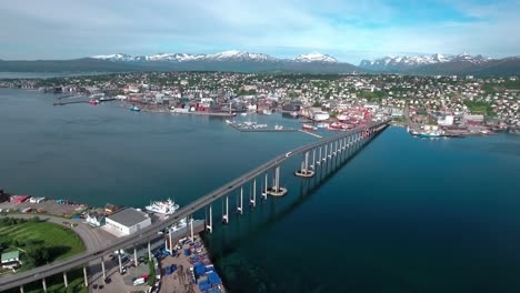 Puente-De-La-Ciudad-De-Tromso,-Imágenes-Aéreas-De-Noruega.