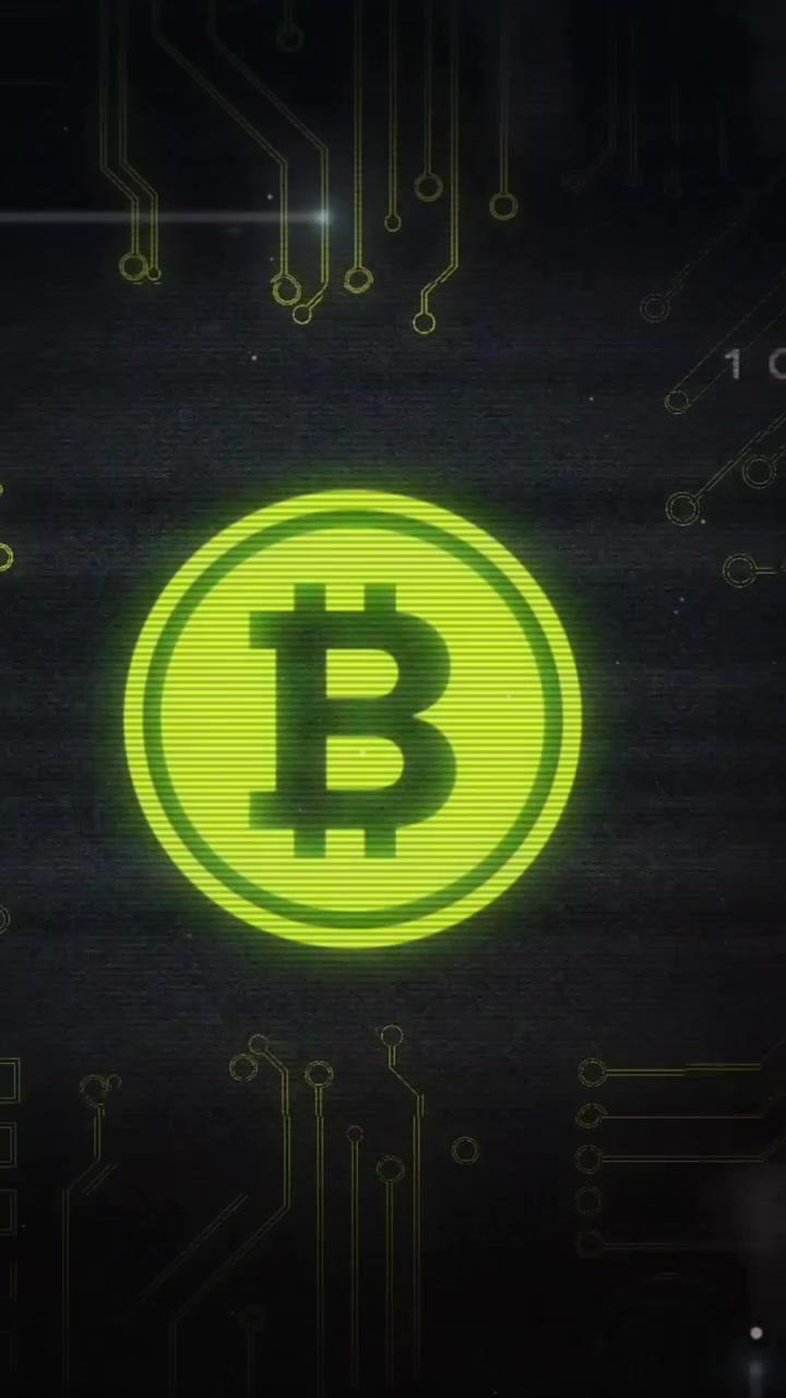 Animação do símbolo do Bitcoin com placa de circuito de computador e processamento de dados em fundo preto