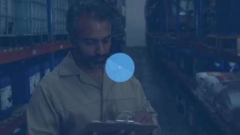 animación de la red de conexiones con iconos sobre hombre biracial trabajando en wearhouse