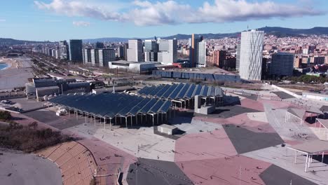 Metraje-Filmado-En-Barcelona-A-Paneles-Solares-Y-Edificios-Con-Dji-Mini-2-En-4k