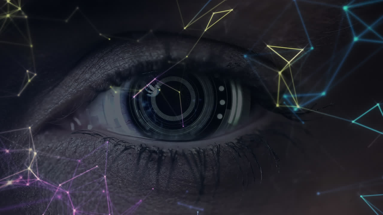 animación de escaneo de alcance y redes de conexiones sobre el ojo de la mujer