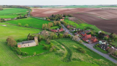 Imágenes-Aéreas-De-Drones-De-Un-Pequeño-Pueblo-De-Lincolnshire-Llamado-Burwell-En-El-Reino-Unido