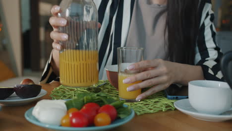 woman having breakfast