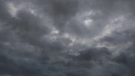 Punto-De-Vista-De-Las-Nubes-De-Tormenta-Para-Fondos-De-4k