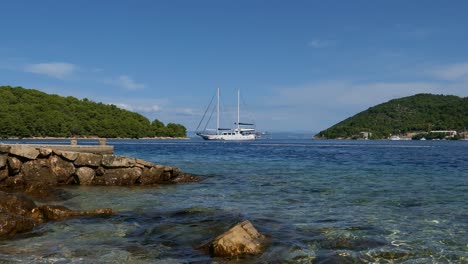 Calm-waterfront-sea-view-with-sailing-boat,-Southern-Europe