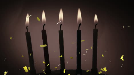 animación de confeti de oro cayendo sobre velas de pastel de cumpleaños encendidas