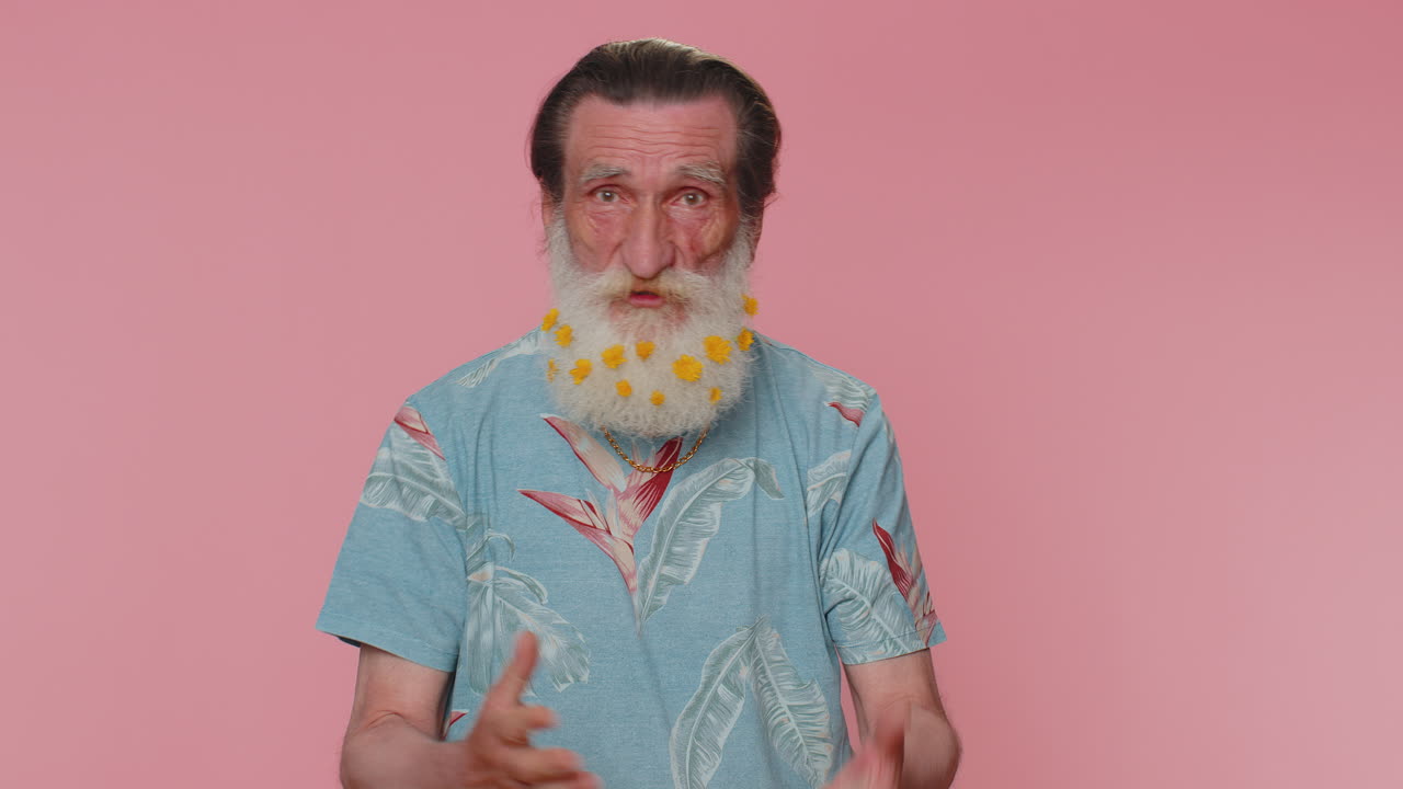 불만족한 남자가 머리를 흔들고, 아니, 짜증을 표현하고, 지루함을 느끼고, 실망한 결과, 나쁜 소식