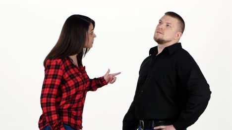 pareja discutiendo