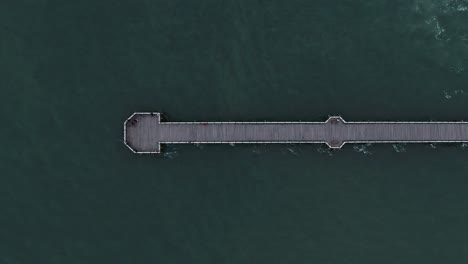 saltburn by the sea, imágenes aéreas, dji inspire 2 – clip 14, movimiento: movimiento lateral a lo largo del muelle, 90 grados, con interruptores
