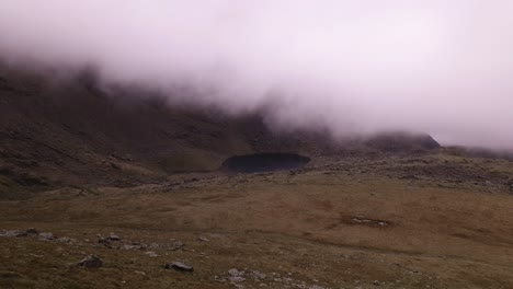 在雾中爬上斯诺登山