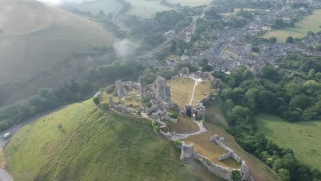 Sobrevuelo-Del-Castillo-De-Corfe-Con-Drone-Desde-Arriba