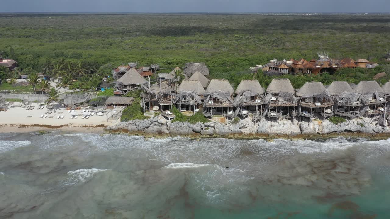 azulik resort y selva de fondo, tulum en yucatan